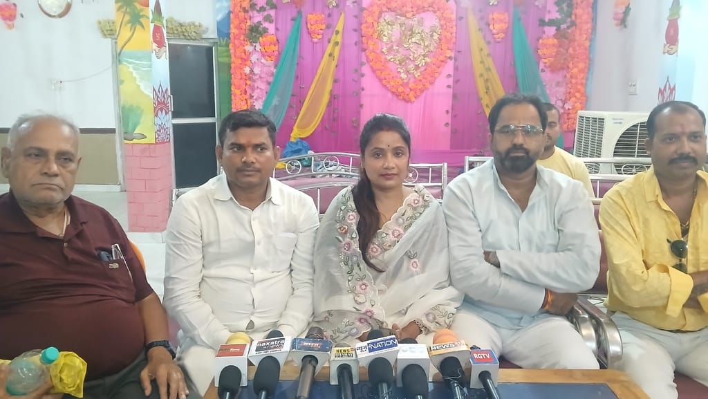 bihar news sanjeev singh sonia singh serious allegations jan suraj party ticket
