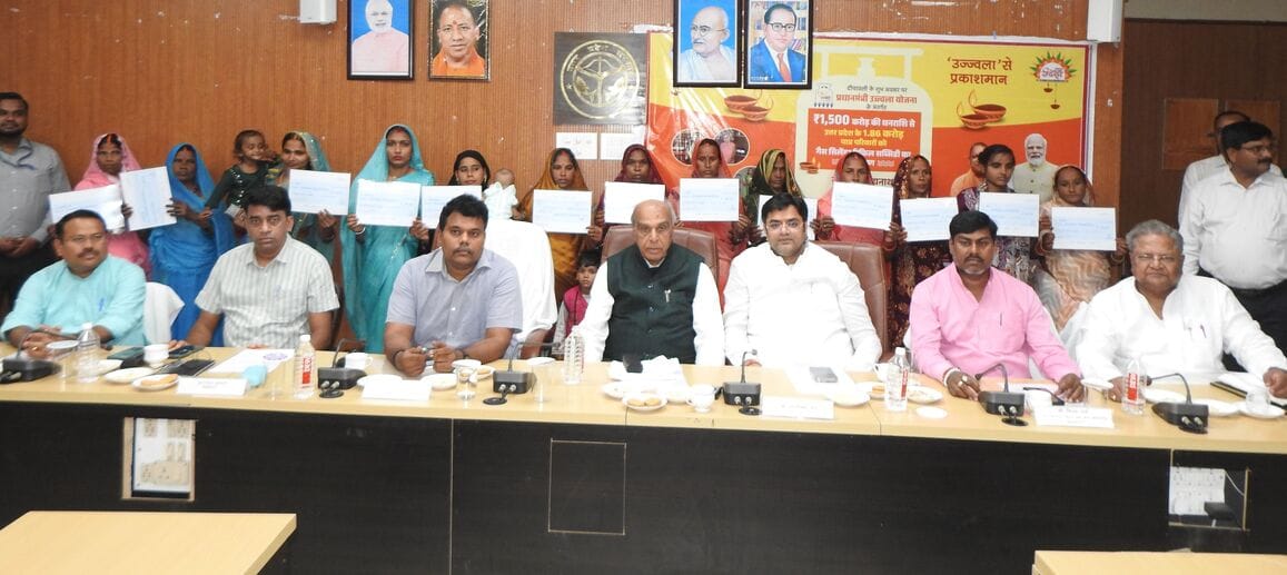 Diwali gift... 158429 people received gas cylinder money