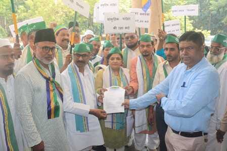 Peace Party workers demonstrated at the Collectorate.