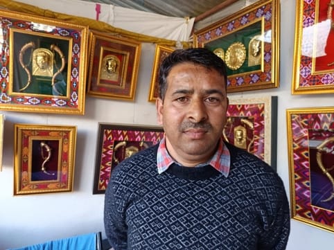 Craftsman Vedram has carved the heritage of culture in the form of coins.
