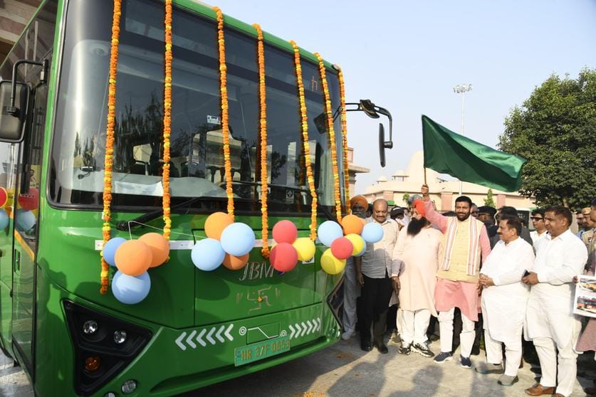 Tourists from India and abroad will be able to travel in electric buses: Saini