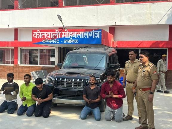 Gujjar gang riots at fair, beaten by police, car breaks into road
