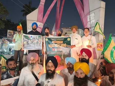Farmers protest against lack of arrangements for stray cattle, pay tribute to Punjabi singer
