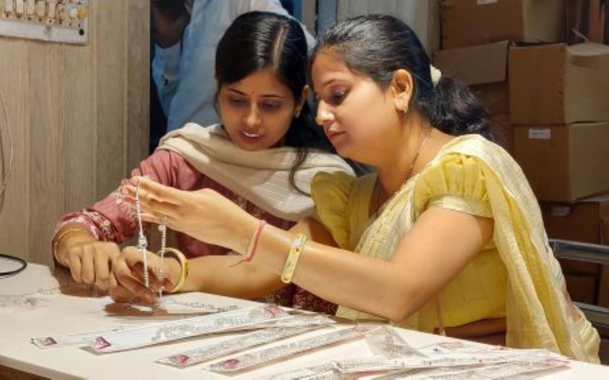 Dhanteras 2025: Silver prices double to 1.78 lakh per kg, demand for coins and silver bricks surges in Meerut