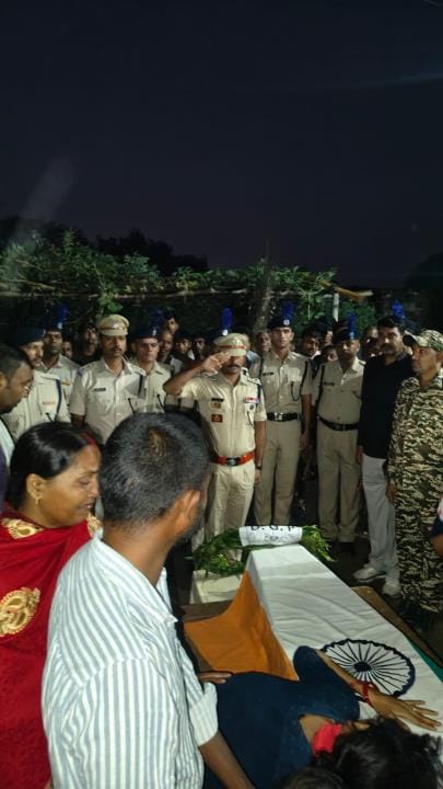 The commando's funeral was held with state honors.