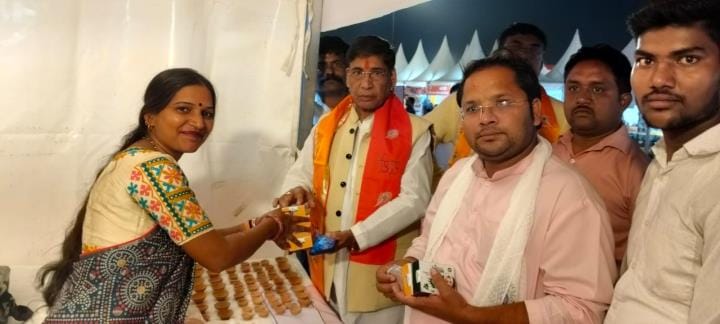Women showcased their skills by displaying their products at the Saras Mela.