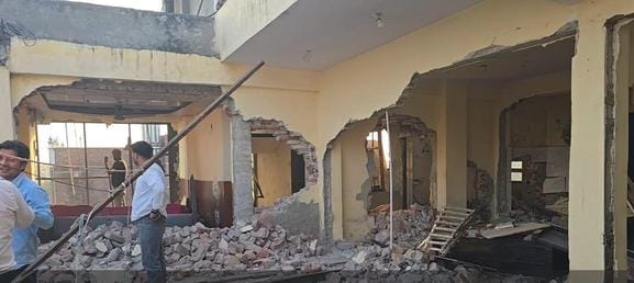 GDA demolishes illegal construction in Shalimar Garden