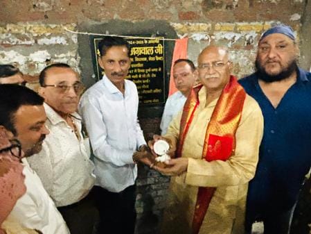 MLA Amit Agarwal inaugurated the roads.