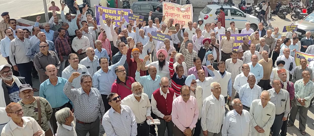 Thousands of pensioners' crores of rupees pending with the government: Bhandari