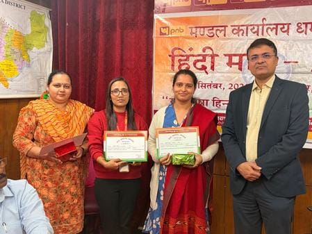 The subdivision head honored the winning participants.