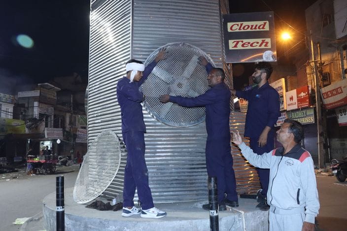 The impact of the news... The smog tower, which had been closed for six months, started functioning.