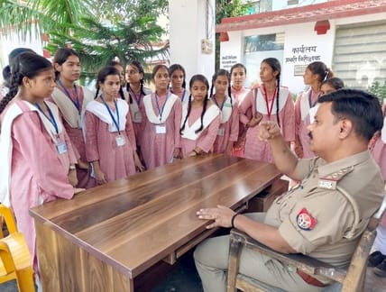 The girl students reached the police station and learned about the working of the police.