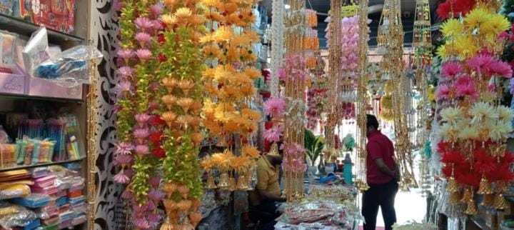 The hard work of indigenous people has made the garland market shine.
