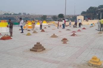 Divisional Commissioner visits Gomti Ghats, issues instructions to improve arrangements