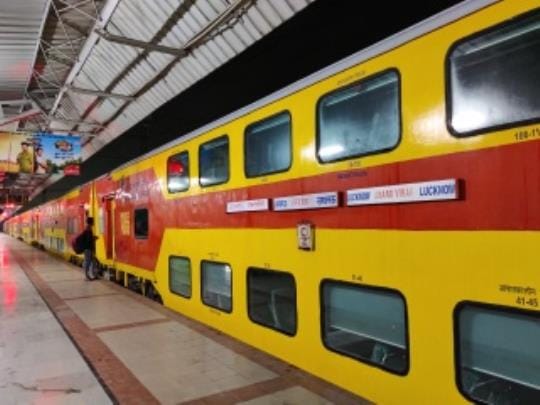 Preparations to increase the stoppages of Double Decker Express in Hardoi and Shahjahanpur