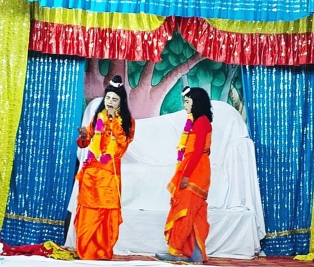 Angad sets foot in Ravana's court, audience enthralled