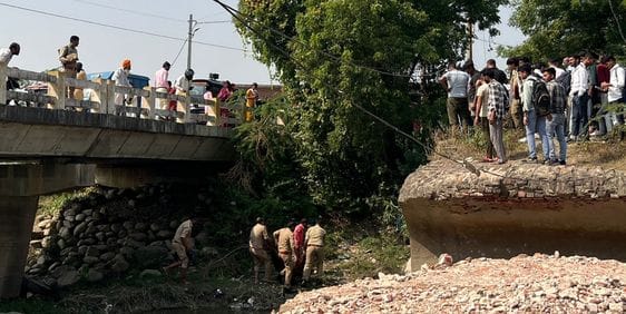A woman committed suicide by jumping into the Sai River from a bridge on Hardoi Road.