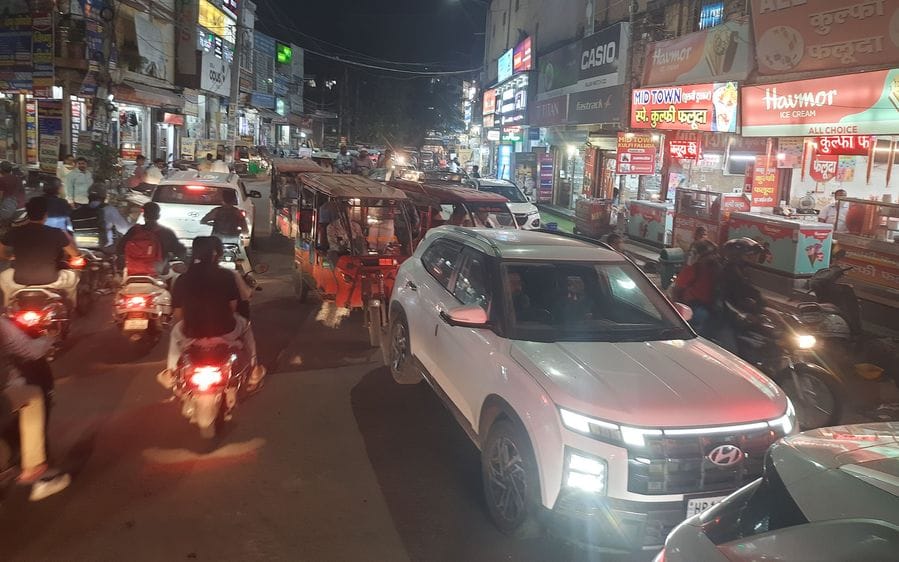 The city was jammed due to double the crowd in the markets and encroachment
