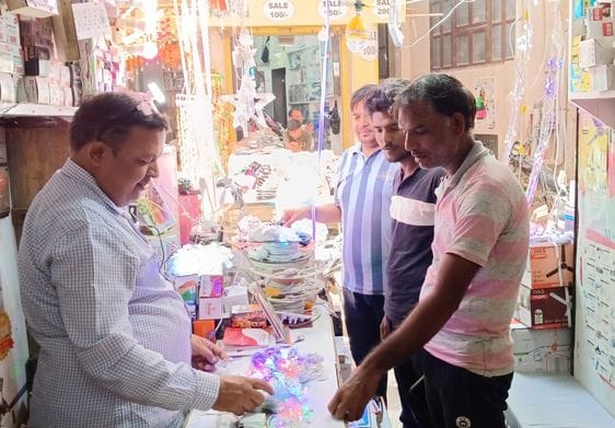 The market lit up with indigenous lights, demand increased