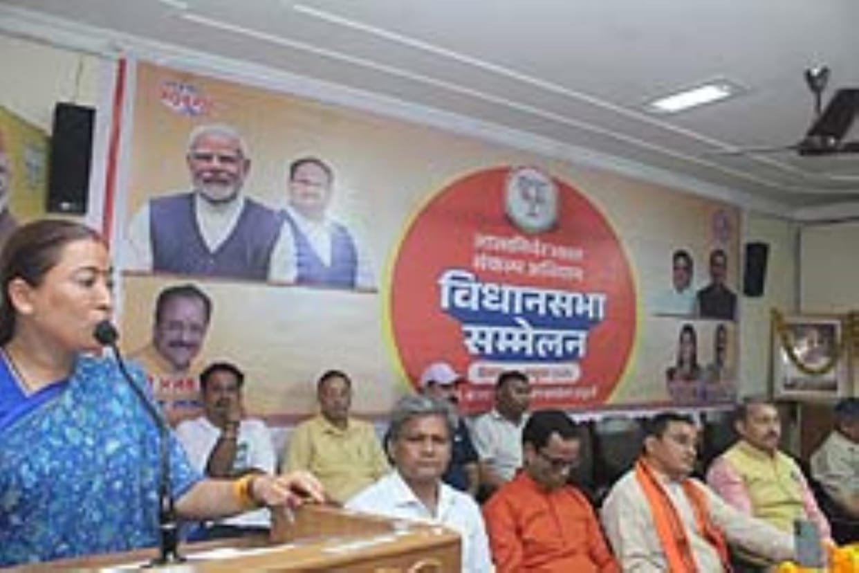 The country's economy has to be strengthened through Swadeshi: Rekha