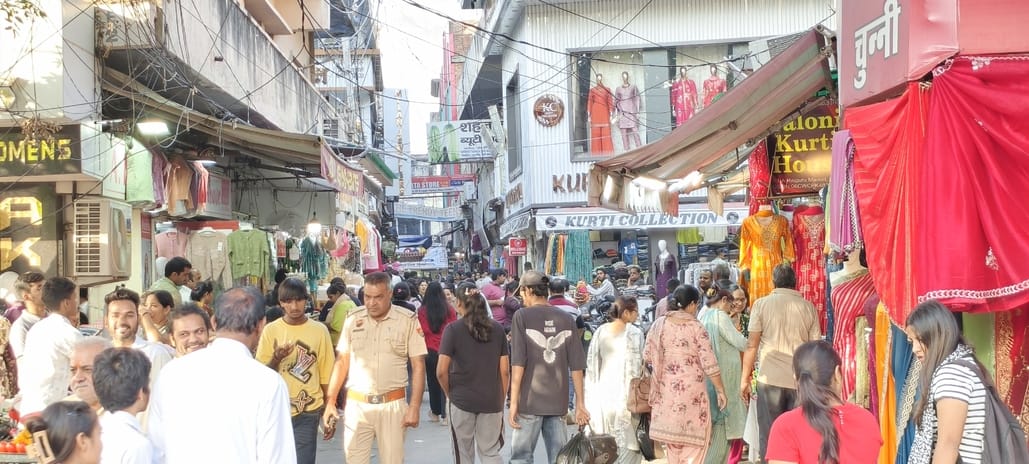 Entry of four wheeled vehicles into Rajguru Market is banned from today