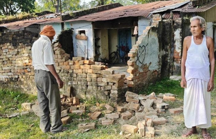 Elephant enters irrigation colony, collapses house wall