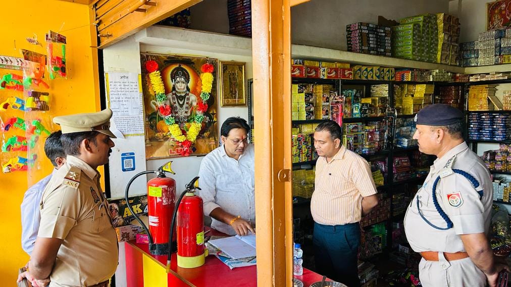 Inspection of firecracker warehouses, instructions to follow safety standards