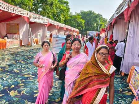 She also stayed at the stall selling cow dung paint, Bhikharipur Peda, coarse grain flour and incense sticks.