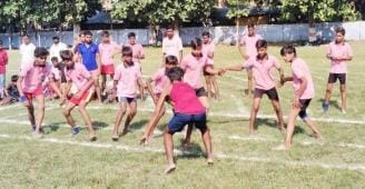 Kurbaan, Martha and Akash became the winners in the 100 meter race.