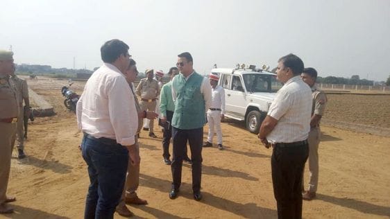 DM, SSP inspected the firecracker market and warehouses.