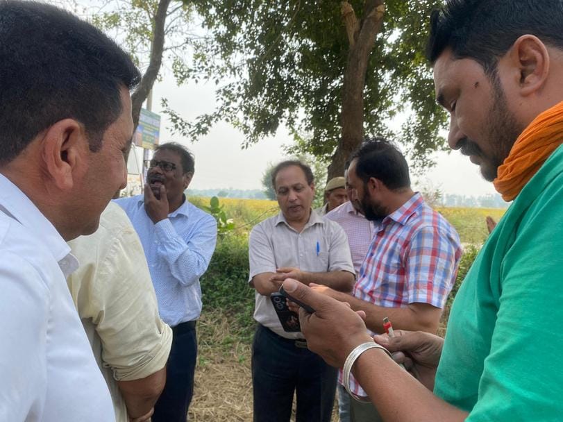 The team, which arrived after receiving information about burning of paddy residue, had an argument with farmer leaders