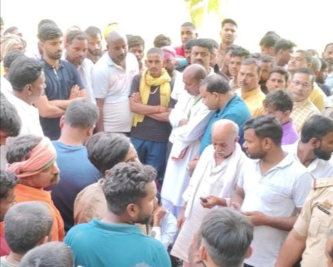 Gorakhpur News: Chaos ensues as Rajat's body reaches home, eyes turn moist