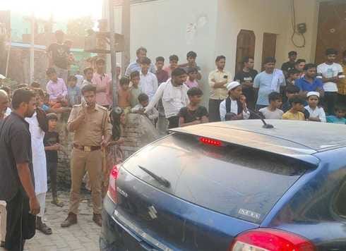 Clash between two groups over selling of firecrackers, heavy stone pelting took place