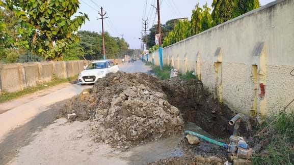 A burst pipeline on Kaland Road disrupted drinking water supply, restoring it after repairs.