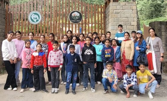 Students of Sayree School made an educational tour to President's residence Mashobra