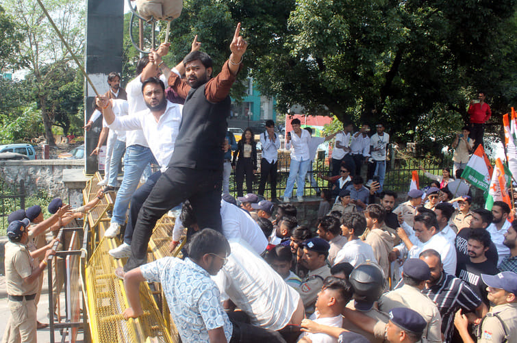 Several Congressmen detained