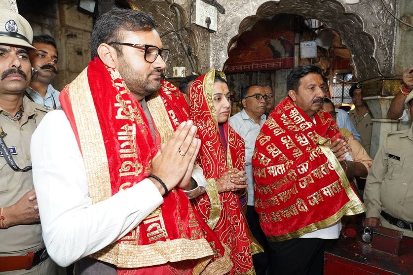 Deputy Chief Minister Mukesh Agnihotri paid obeisance at the Chintpurni Temple.