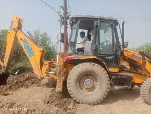 The police freed the cemetery land from encroachment.