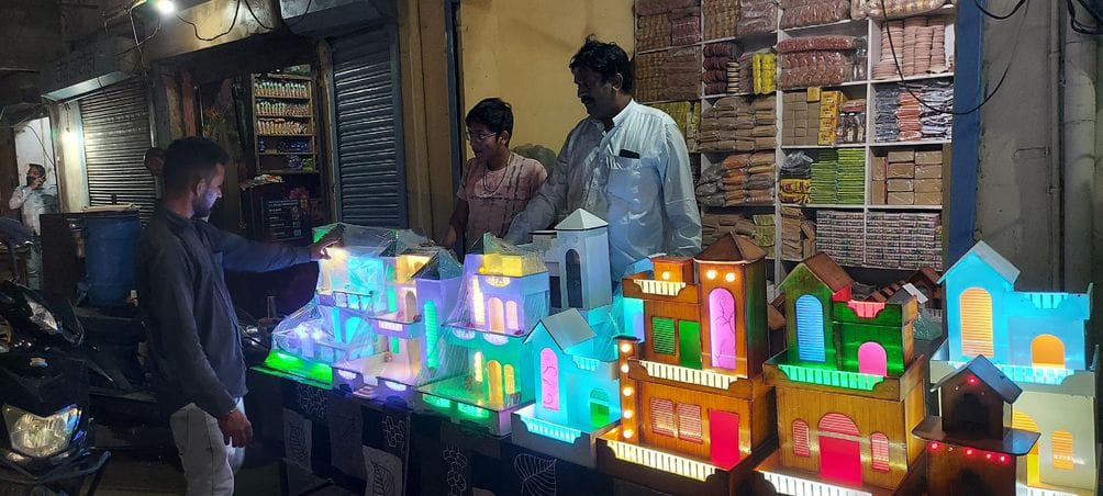 Traditional wooden huts attracted people's attention