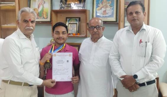 Abhishek won gold in the National Archery Competition