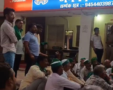No action taken against abusive people, Bhakiyu staged a sit-in at the police station