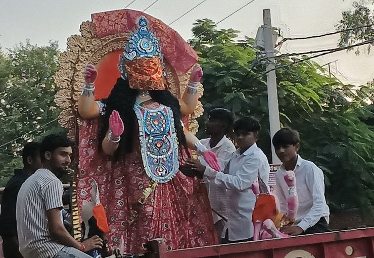 Siddharthnagar News: The praises of Lakshmi and Ganesh are echoing