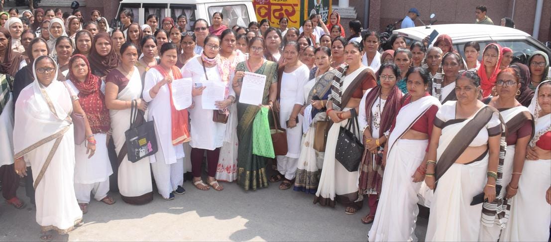 Asha sisters demonstrated in the collectorate