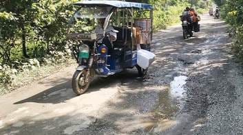 Chandpur-Mailani road again turns into potholes in three months