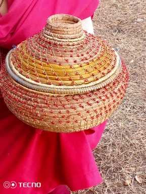 Pine leaves provide employment, make decorative baskets and vases to make dreams come true
