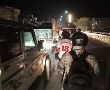 Traffic jam on railway overbridge, drivers troubled