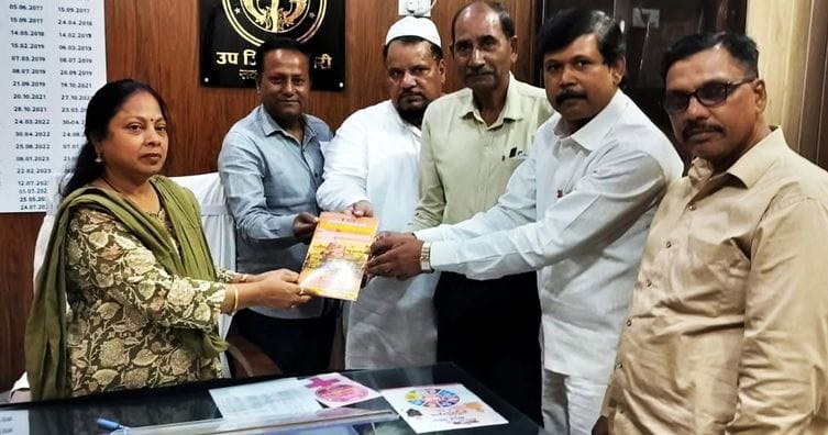 Farhat Ali Siddiqui went door to door distributing invitation cards for the coronation of Lord Rama.
