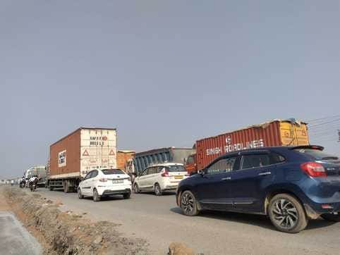 ue to the construction of service lane, pressure on the highway has increased, causing traffic jams.
