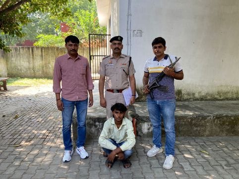 Accused arrested with illegal arms