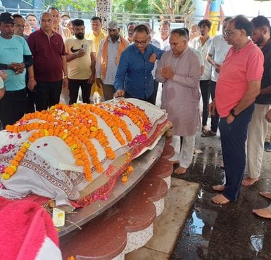 Mayor Rajiv Jain's mother passes away